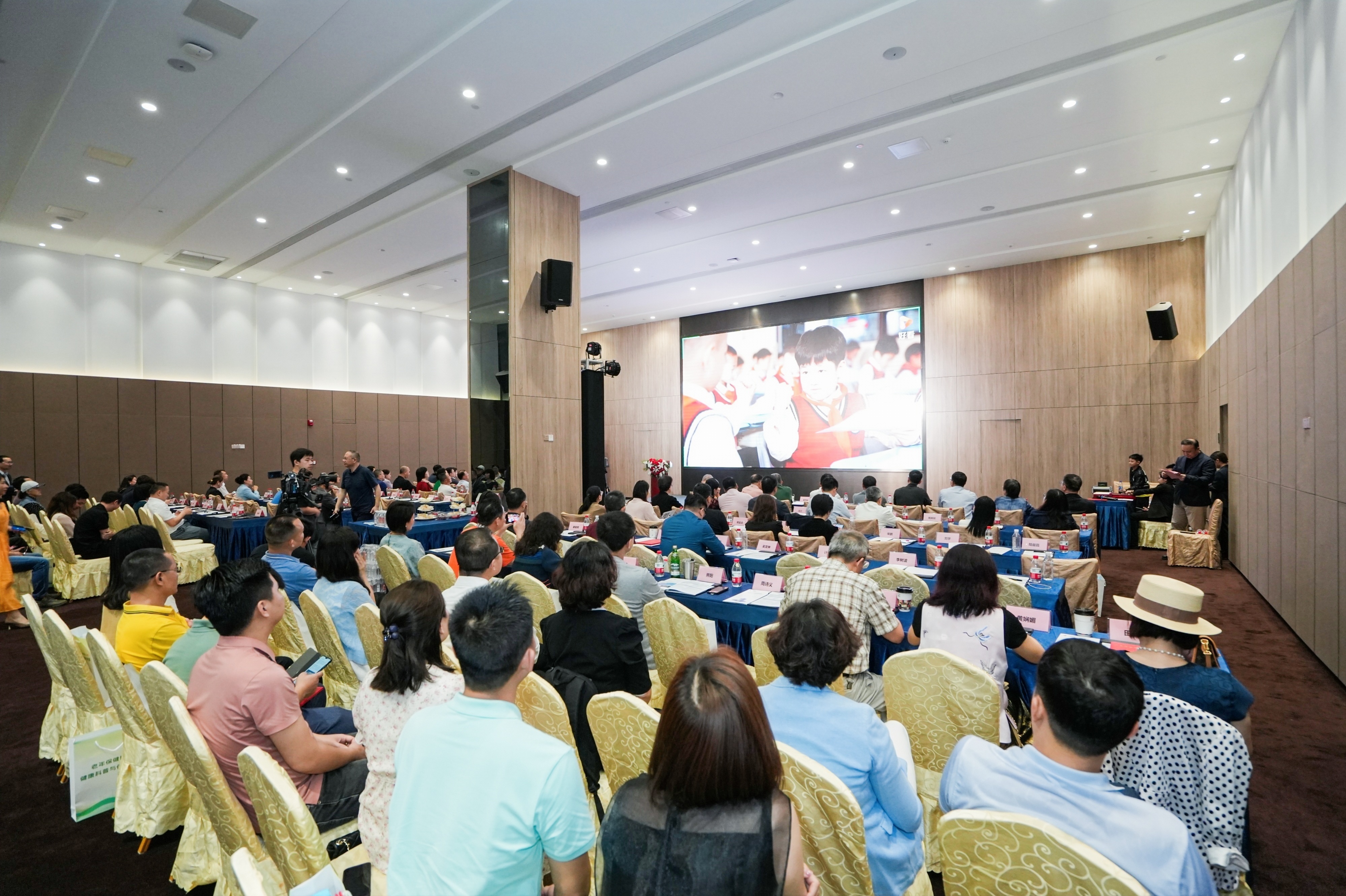 助力南沙眼科發(fā)展——愛眼愛國(guó) 締造未來光明行“粵港澳眼健康公益大講堂”啟動(dòng)大會(huì)圓滿舉行